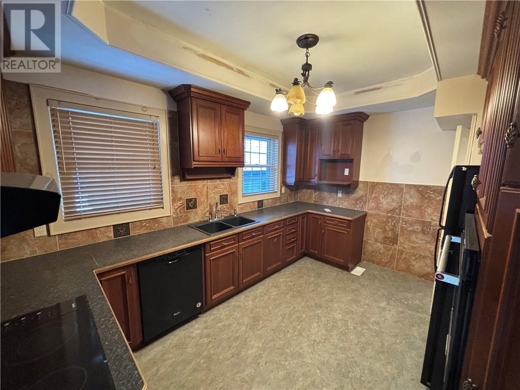 16 Robinson Street W, Little Current, Ontario  P0P 1K0 - Photo 10 - 2126115
