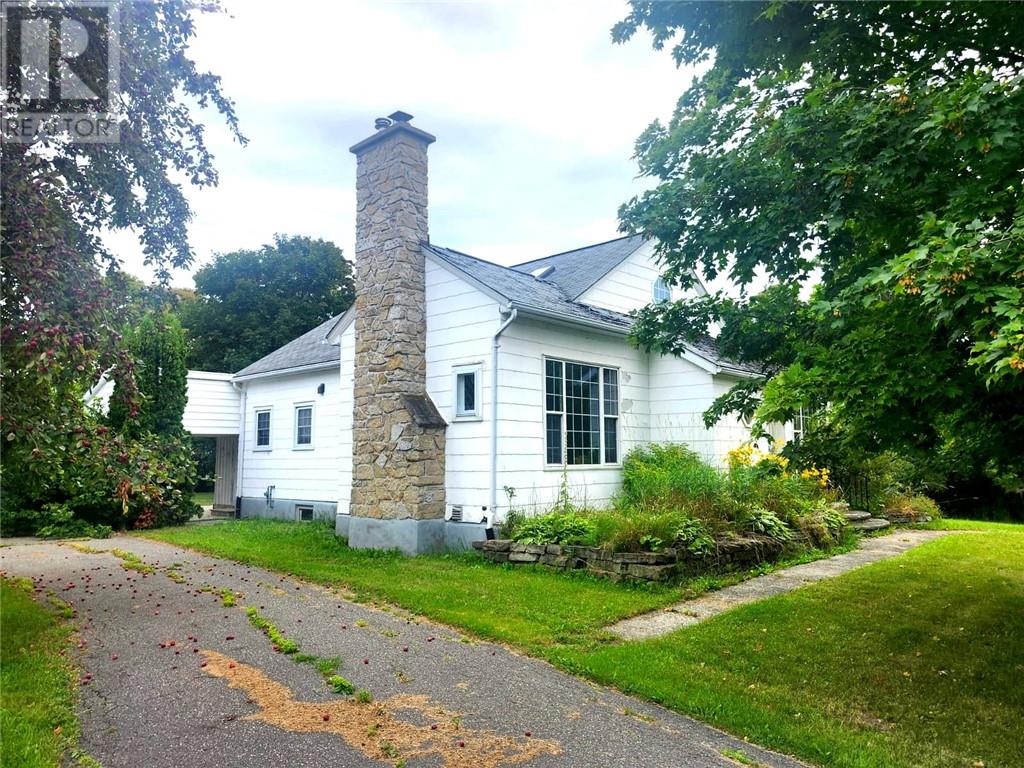 16 Robinson Street W, Little Current, Ontario  P0P 1K0 - Photo 2 - 2126115