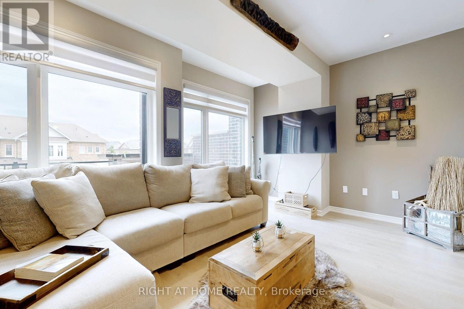 279 Moody Drive, Vaughan, Ontario  L4H 3N5 - Photo 2 - N13619966