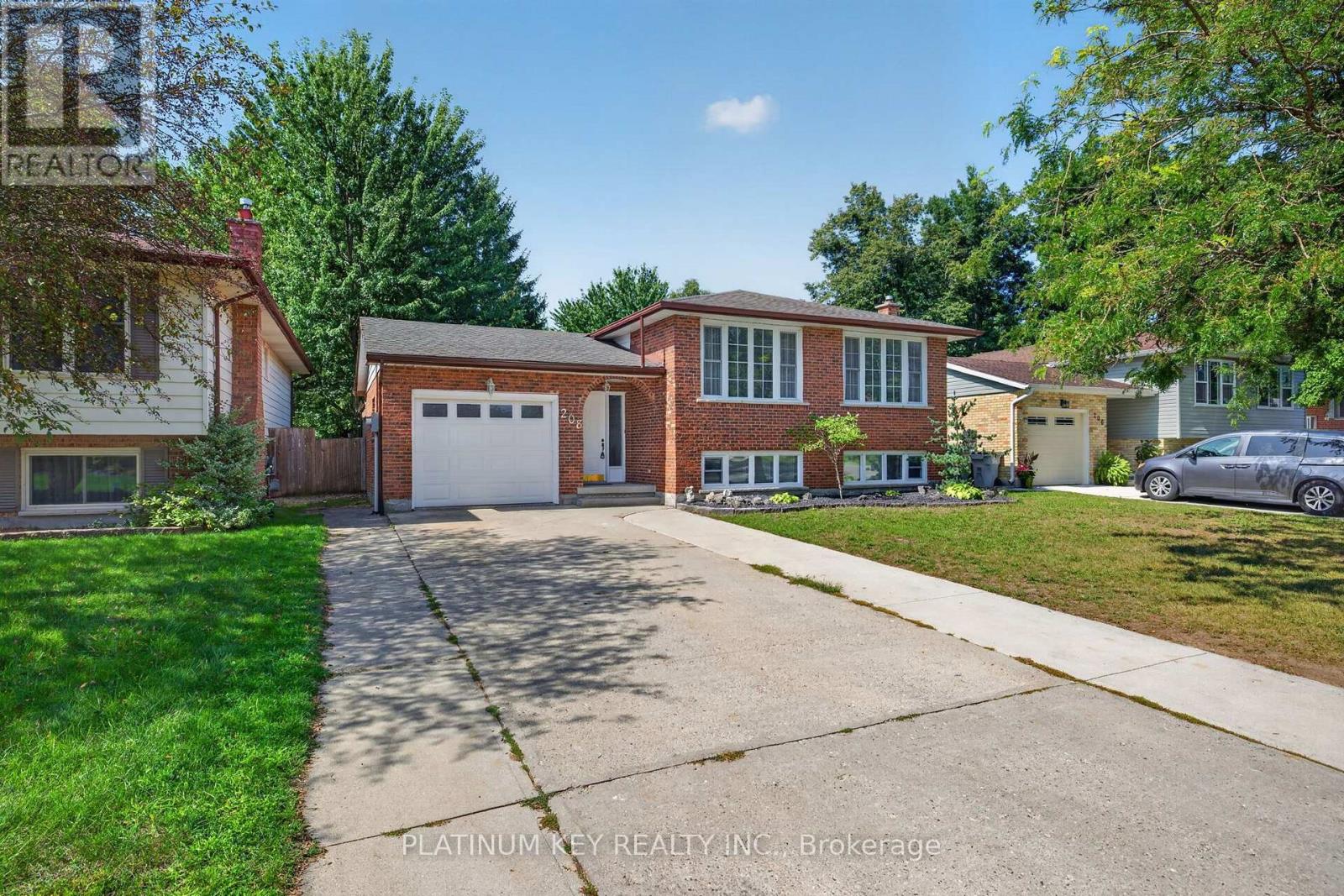 208 SOUTHFIELD DRIVE, Strathroy-Caradoc, Ontario