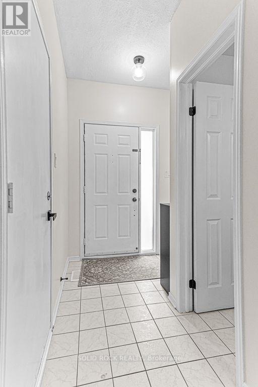 49 Longshire Circle, Ottawa, Ontario  K2J 4K7 - Photo 4 - X13705480
