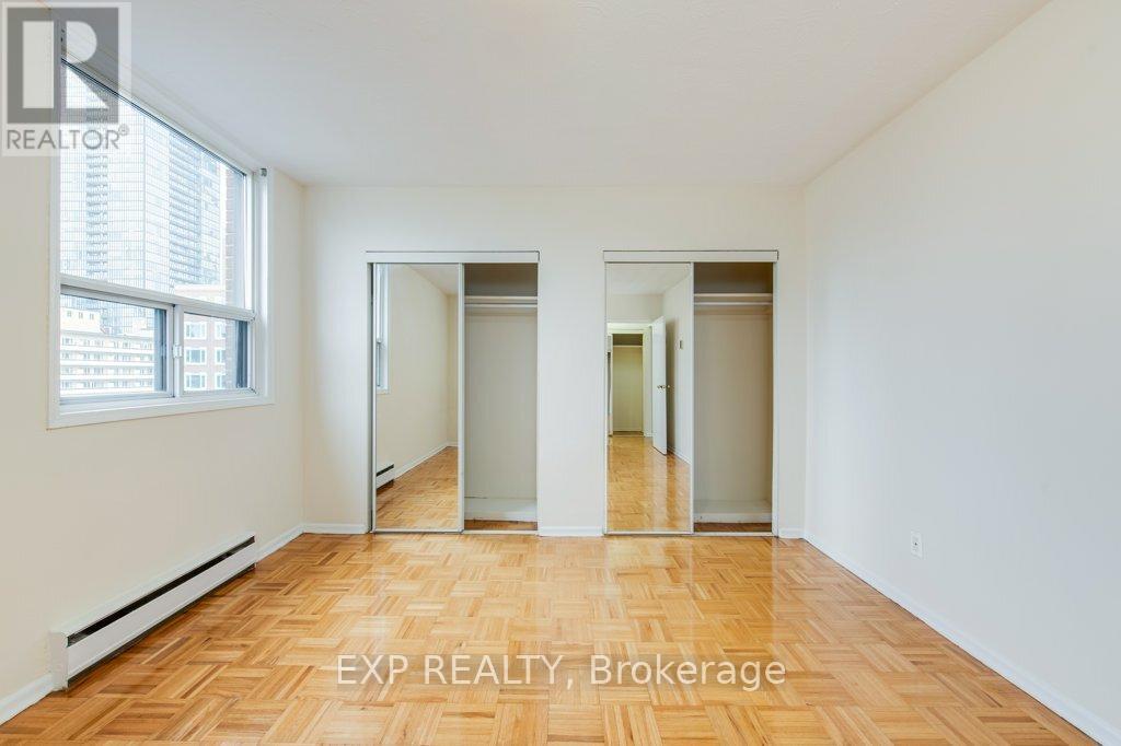 1401 - 10 Huntley Street, Toronto, Ontario  M4Y 2K7 - Photo 6 - C13705428