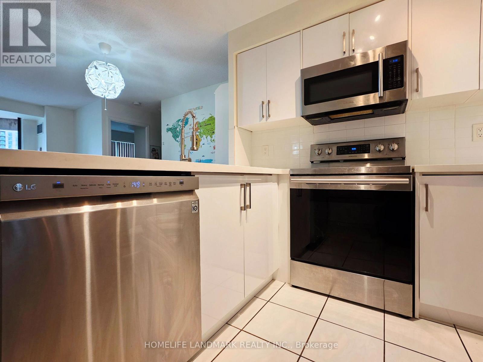 1015 - 7 Lorraine Drive, Toronto, Ontario M2N 7H2 - Photo 4 - C13705448