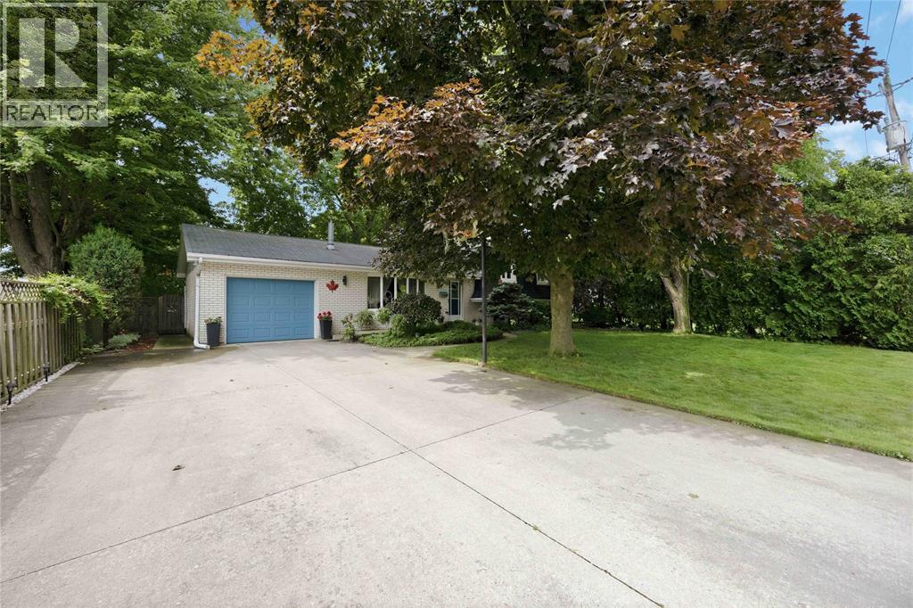 215 Turnbull AVENUE Wallaceburg Ontario Canada N8A2N1 3