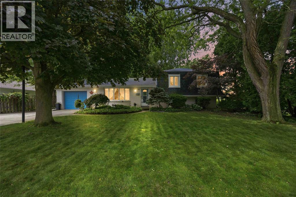 215 Turnbull AVENUE Wallaceburg Ontario Canada N8A2N1 4