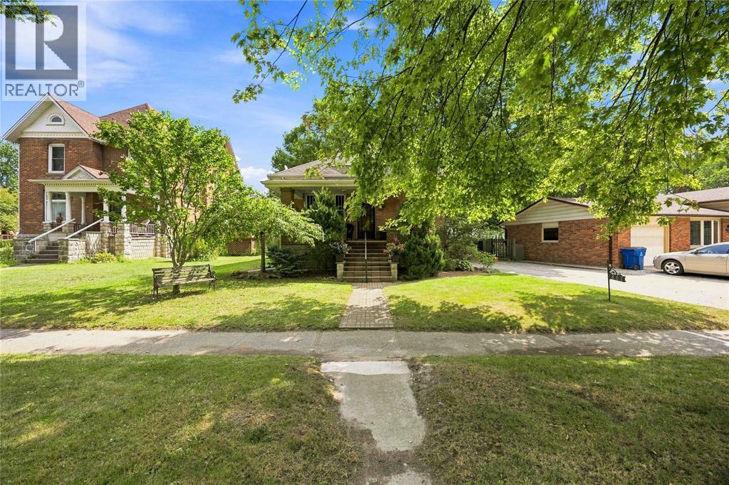 807 North STREET Dresden Ontario Canada N0P1M0 2
