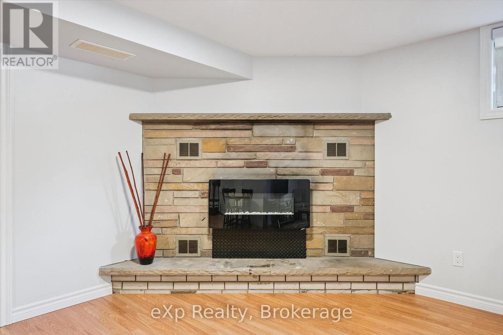 18 Eleanor Court, Guelph, Ontario  N1E 1S8 - Photo 19 - X13705460