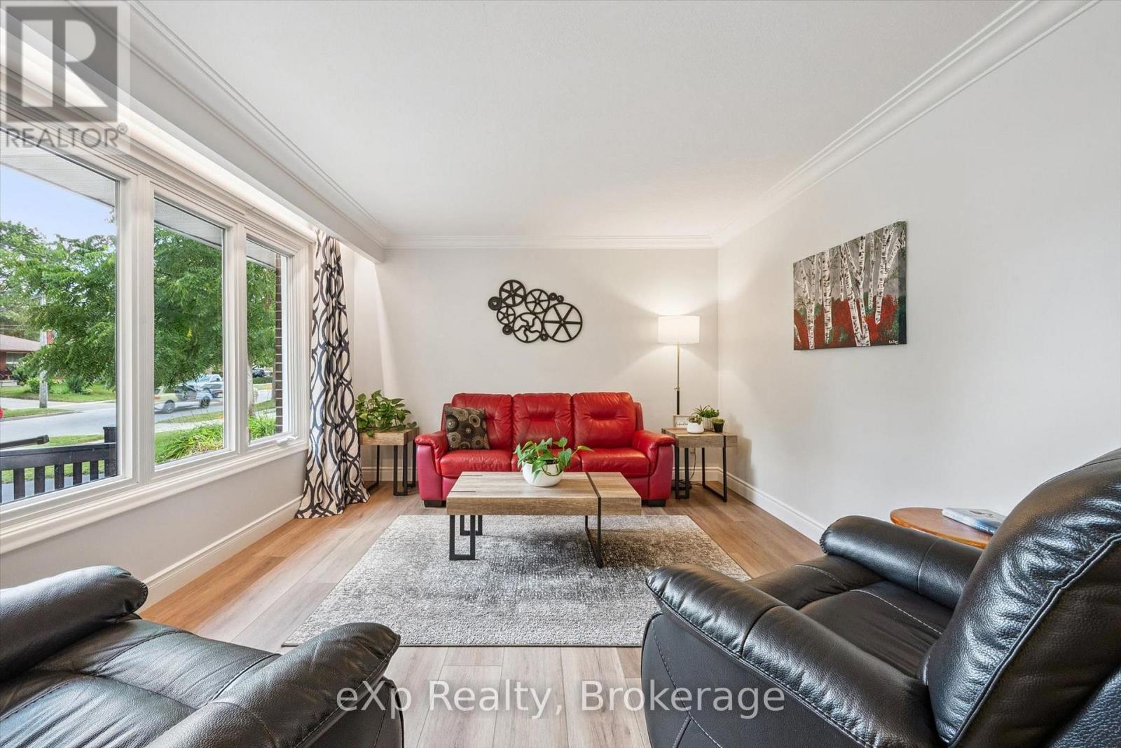 18 Eleanor Court, Guelph, Ontario  N1E 1S8 - Photo 3 - X13705460