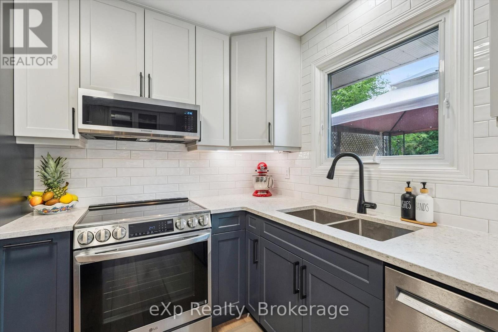 18 Eleanor Court, Guelph, Ontario  N1E 1S8 - Photo 8 - X13705460