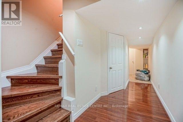 28 Stephanie Avenue, Brampton, Ontario L6Y 5N3 - Photo 4 - W13705444