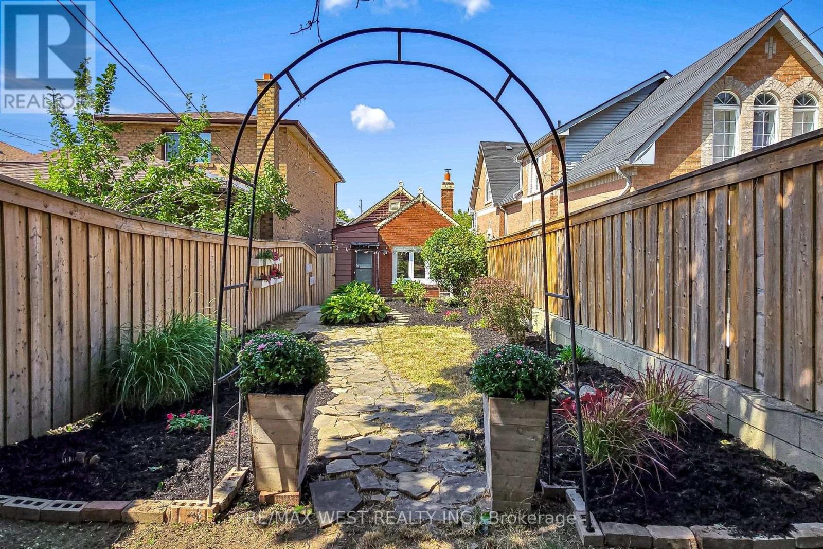 59 Branstone Road, Toronto, Ontario  M6E 4E3 - Photo 36 - W13705482