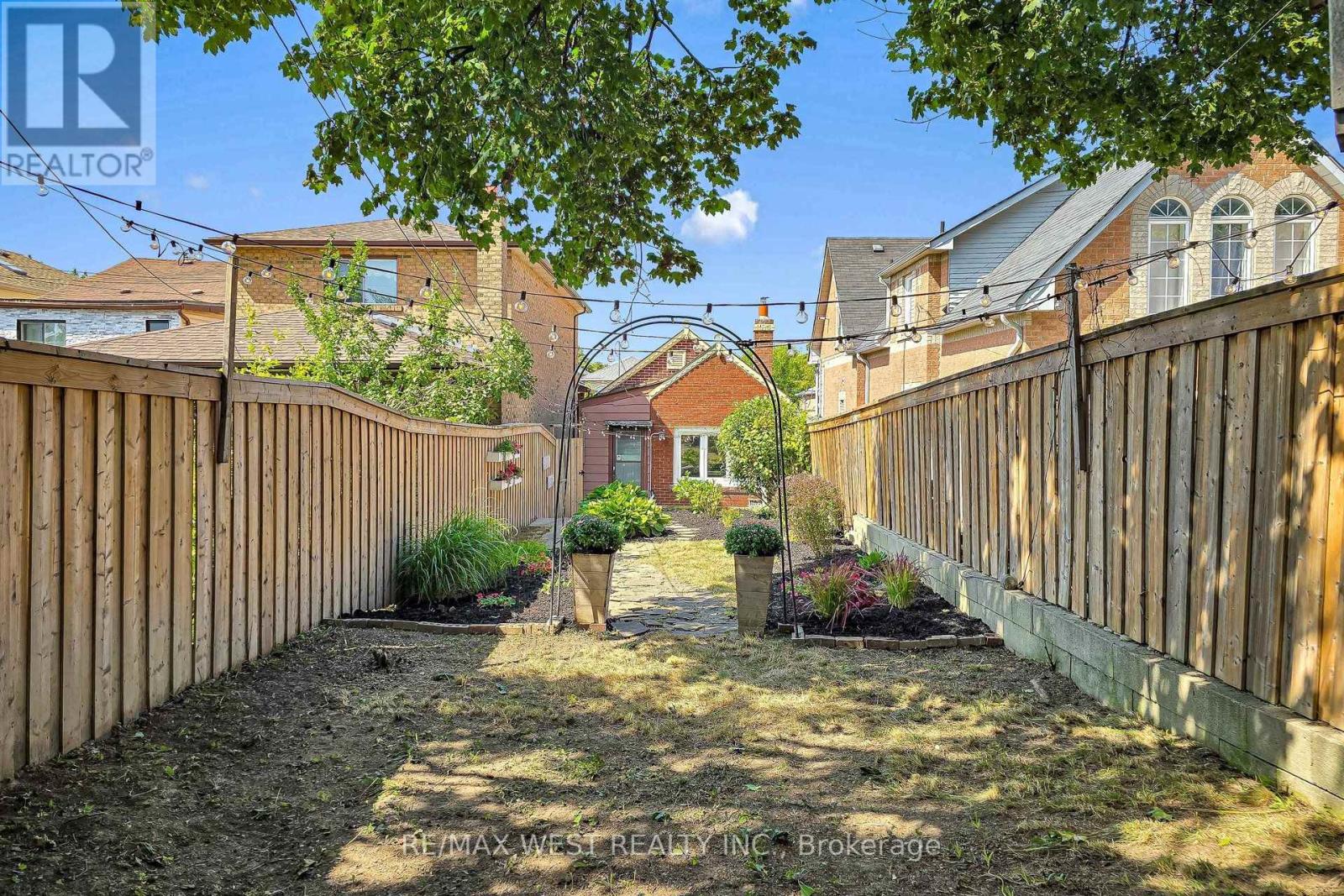 59 Branstone Road, Toronto, Ontario  M6E 4E3 - Photo 39 - W13705482
