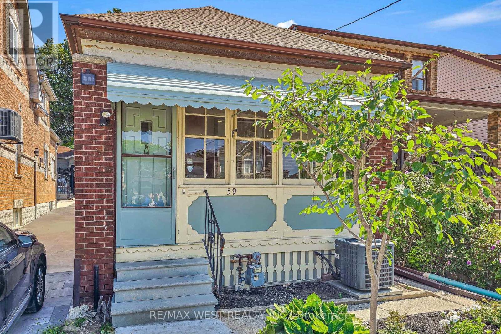 59 Branstone Road, Toronto, Ontario  M6E 4E3 - Photo 4 - W13705482