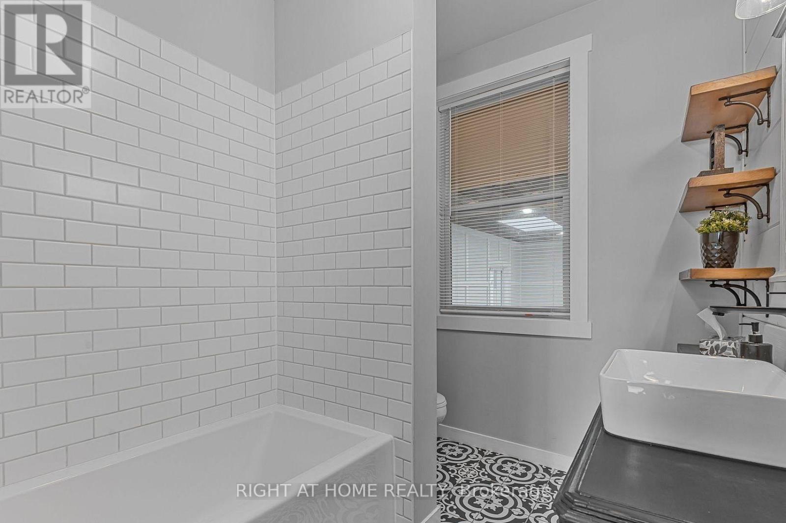 110 Cameron Avenue N, Hamilton, Ontario  L8H 4Z2 - Photo 15 - X13705430