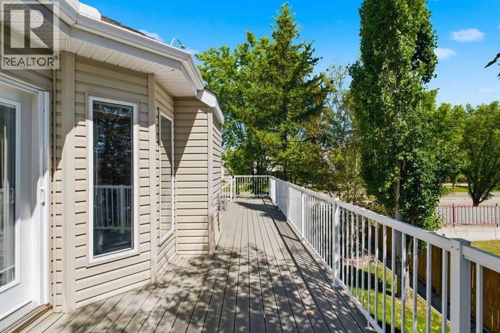 545 Rocky Ridge Bay Nw, Calgary, Alberta  T3G 4E7 - Photo 35 - A2308309