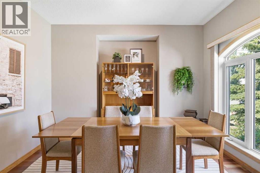 545 Rocky Ridge Bay Nw, Calgary, Alberta  T3G 4E7 - Photo 3 - A2308309