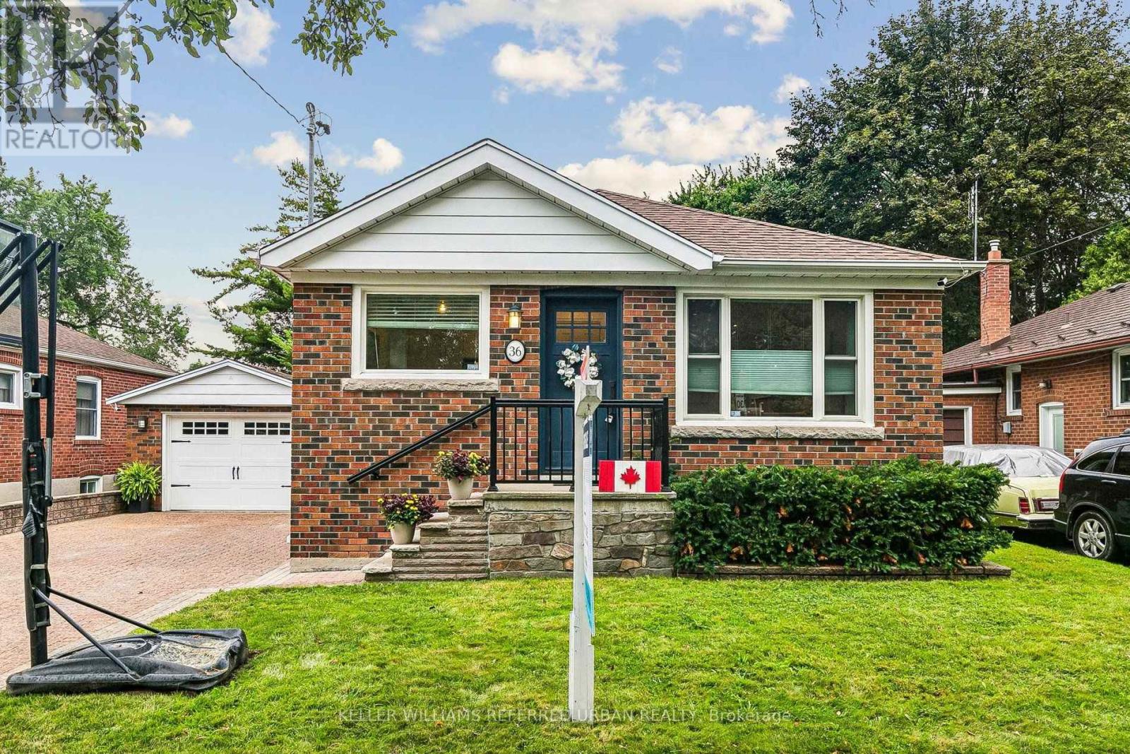36 VERNADALE CRESCENT, Toronto, Ontario