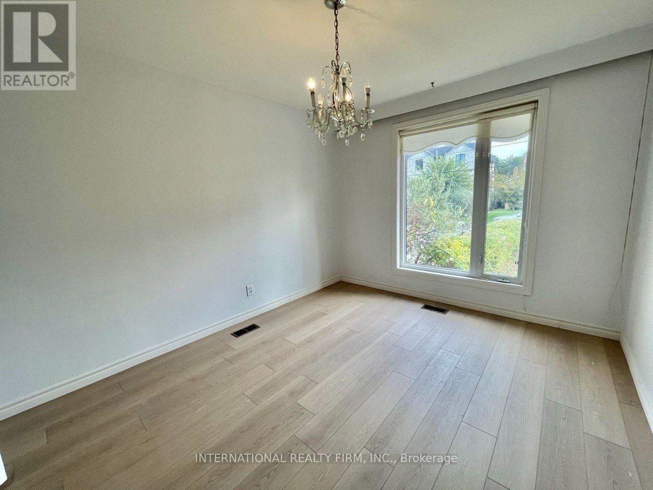 198 Waterloo Avenue, Toronto, Ontario  M3H 3Z2 - Photo 2 - C13705538