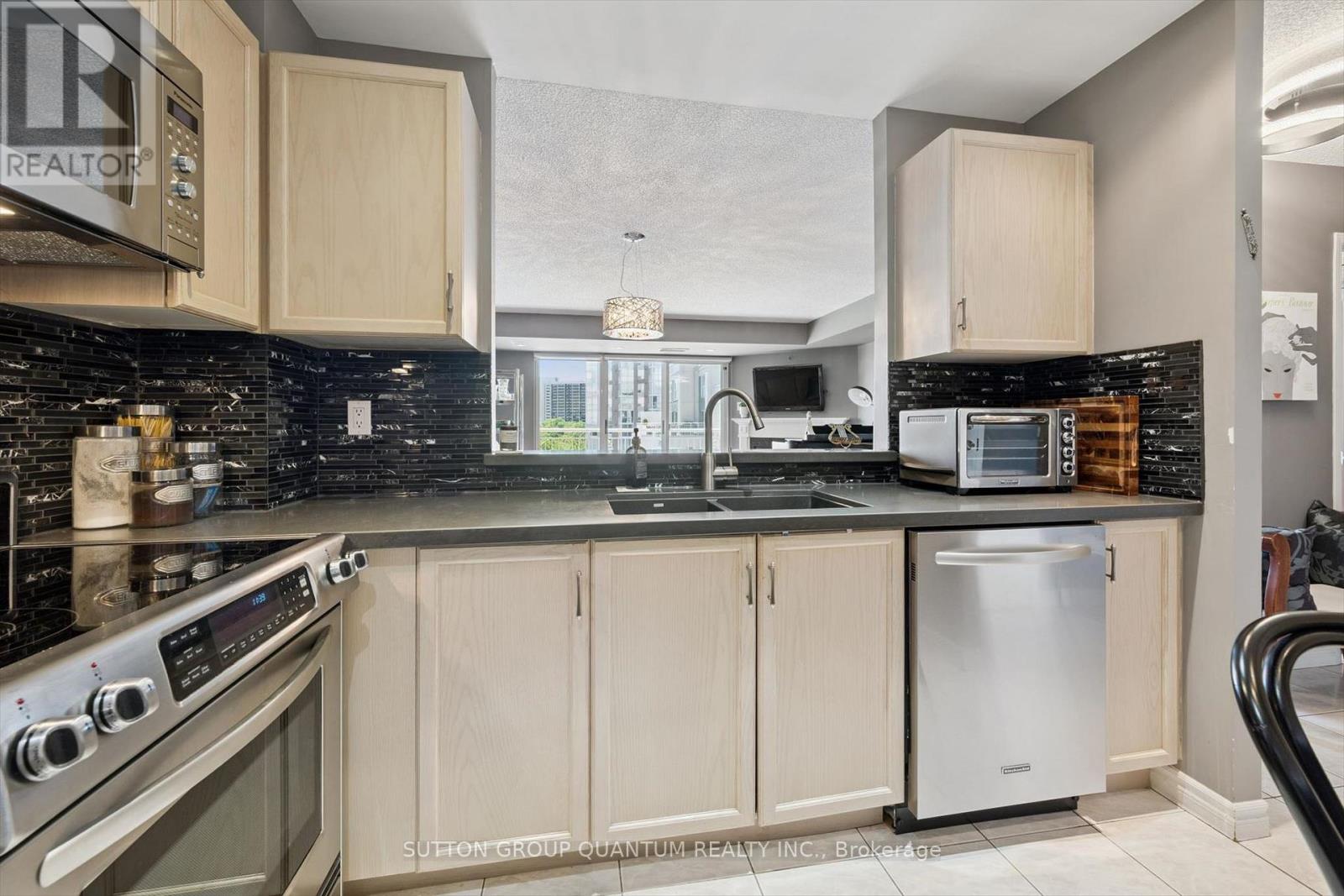 818 - 18 Concorde Place, Toronto, Ontario  M3C 3T9 - Photo 10 - C13705584