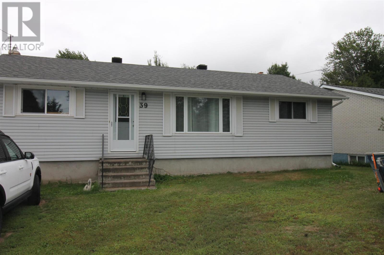 39 Park St, Sault Ste Marie, Ontario  P6A 5G7 - Photo 1 - SM262276