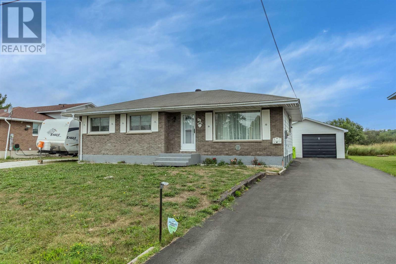 58 Chippewa St, Sault Ste. Marie, Ontario  P6C 3A3 - Photo 2 - SM262277