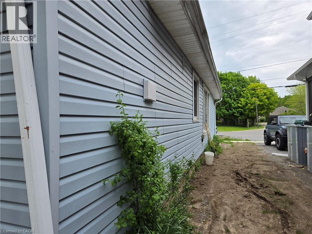 303 S Ridge Road, Fort Erie, Ontario  L0S 1N0 - Photo 7 - 40850462