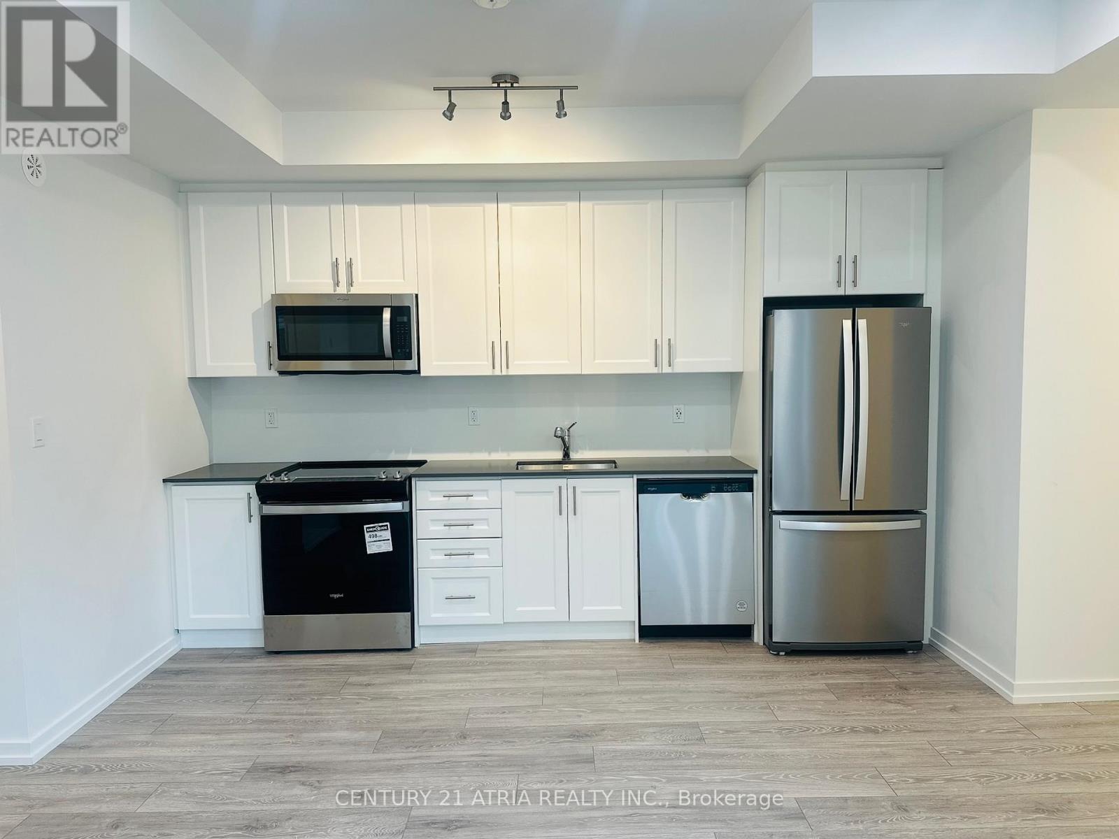 14 - 22 LYTHAM GREEN CIRCLE, Newmarket, Ontario