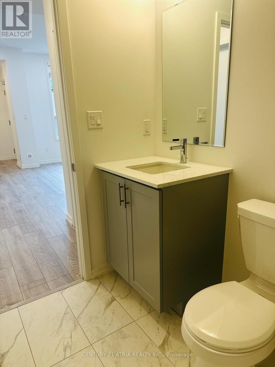 14 - 22 Lytham Green Circle, Newmarket, Ontario L3Y 0H5 - Photo 3 - N13705556