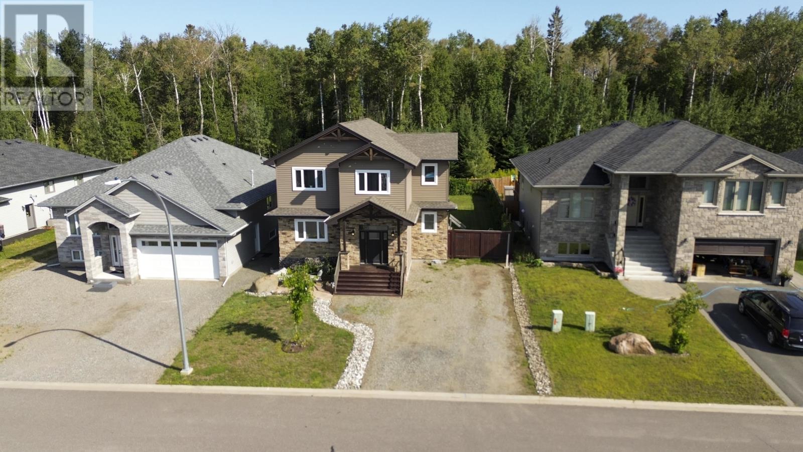 145 Dogwood Cres, Thunder Bay, Ontario  P7G 2N9 - Photo 2 - TB2602476