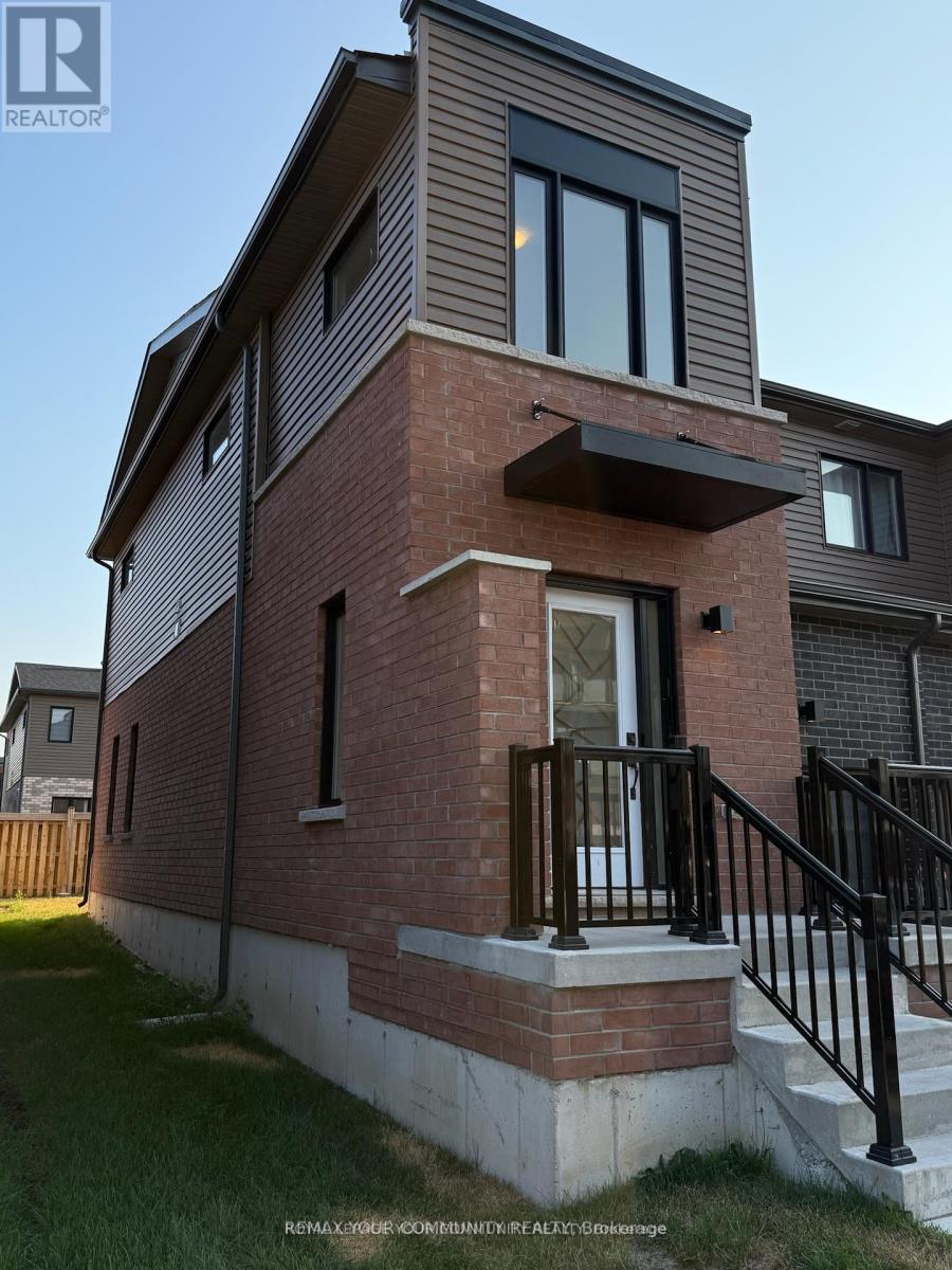141 Turnberry Lane, Barrie, Ontario L9J 0M4 - Photo 2 - S13705540