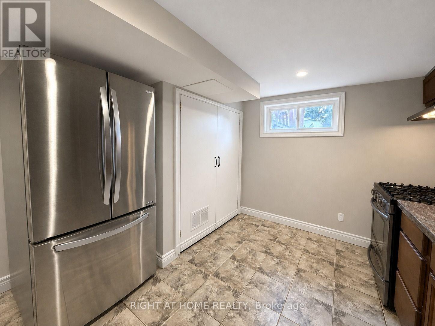 Lower - 830 Brucedale Avenue E, Hamilton, Ontario  L8T 1L3 - Photo 9 - X13705574