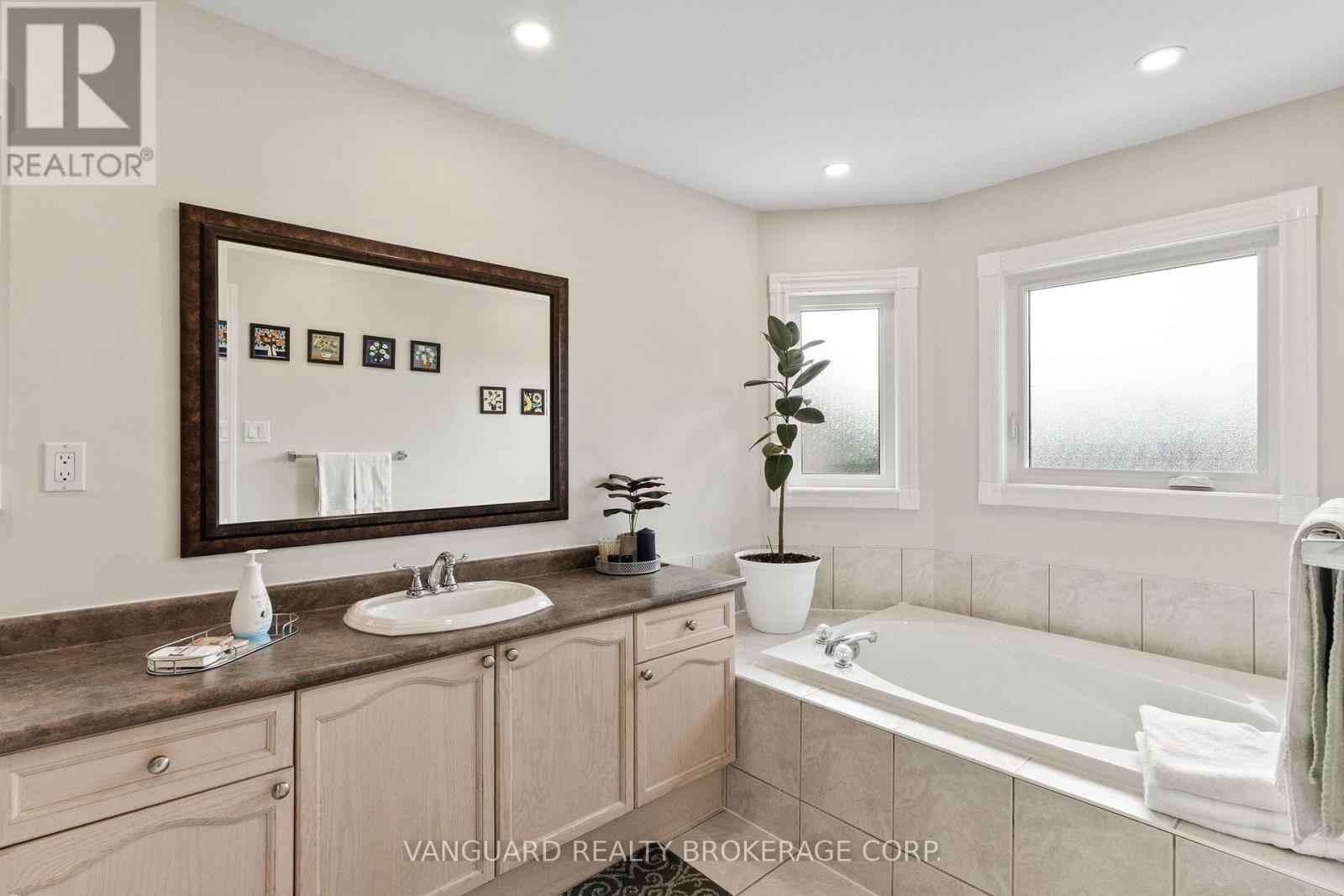 84 Sapphire Drive, Richmond Hill, Ontario  L4S 2E6 - Photo 23 - N13697930
