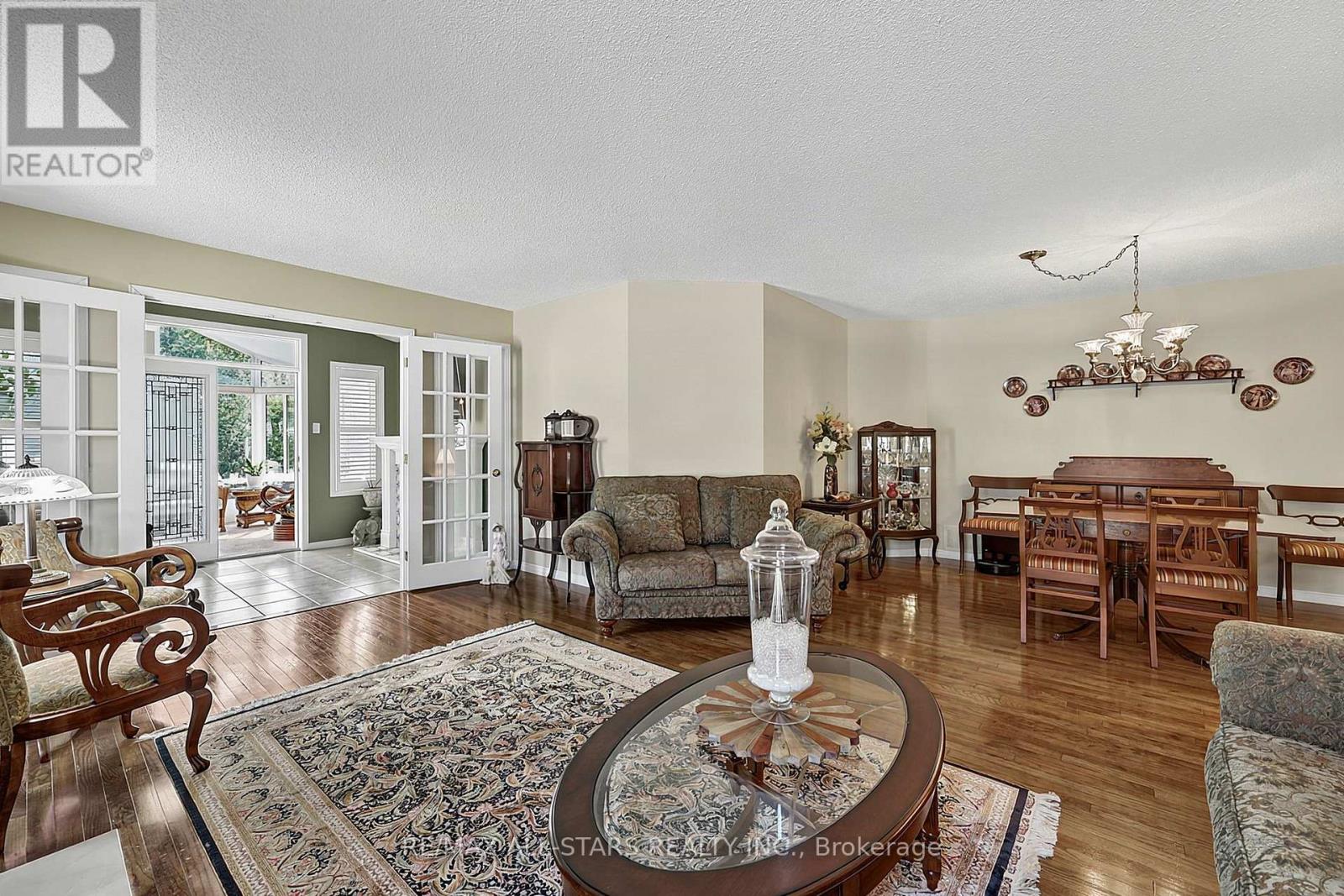 117 Riverglen Drive, Georgina, Ontario  L4P 2R3 - Photo 15 - N13705458