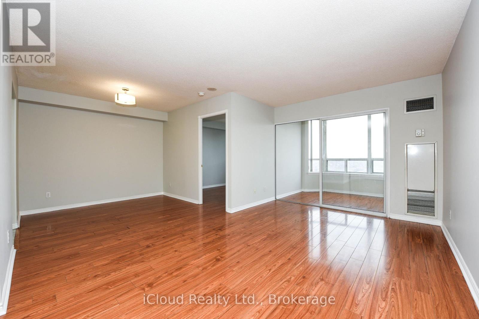 1512 - 135 Hillcrest Avenue, Mississauga, Ontario  L5B 4B1 - Photo 4 - W13693382