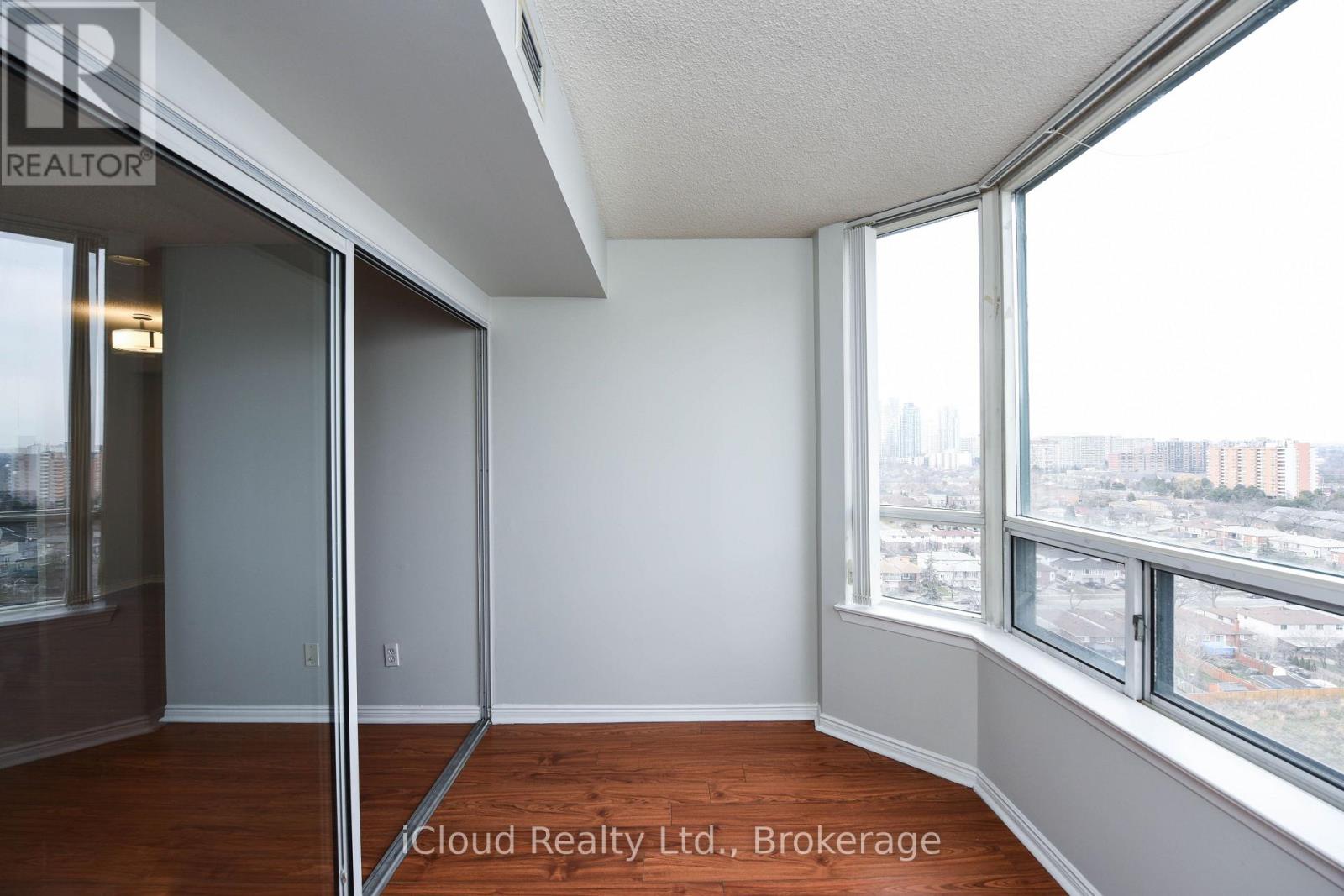 1512 - 135 Hillcrest Avenue, Mississauga, Ontario  L5B 4B1 - Photo 10 - W13693382