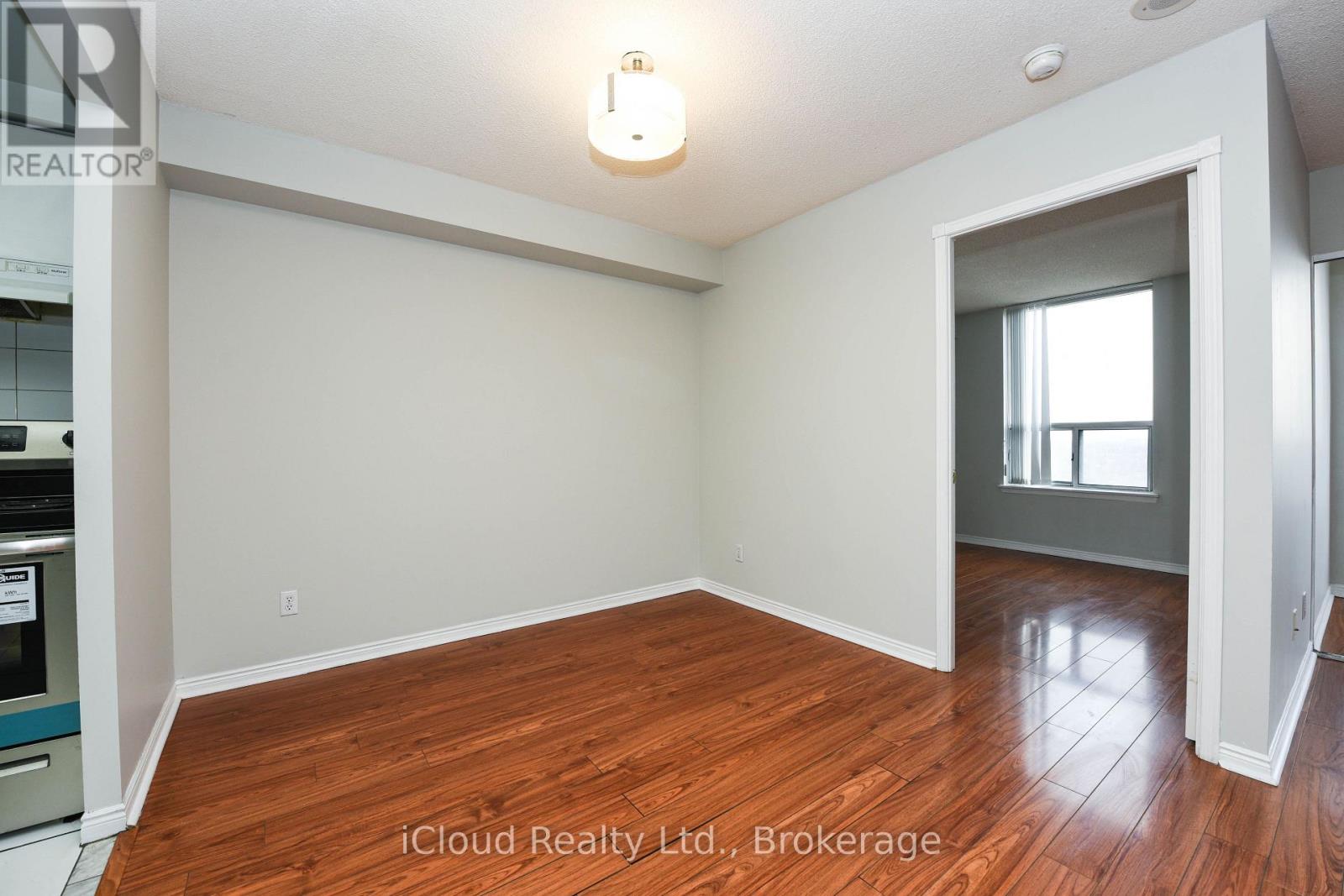 1512 - 135 Hillcrest Avenue, Mississauga, Ontario  L5B 4B1 - Photo 5 - W13693382