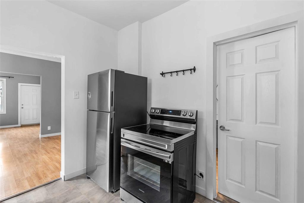 1129 Pritchard Avenue, Winnipeg, Manitoba R2X 0G7 - Photo 3 - 202620850