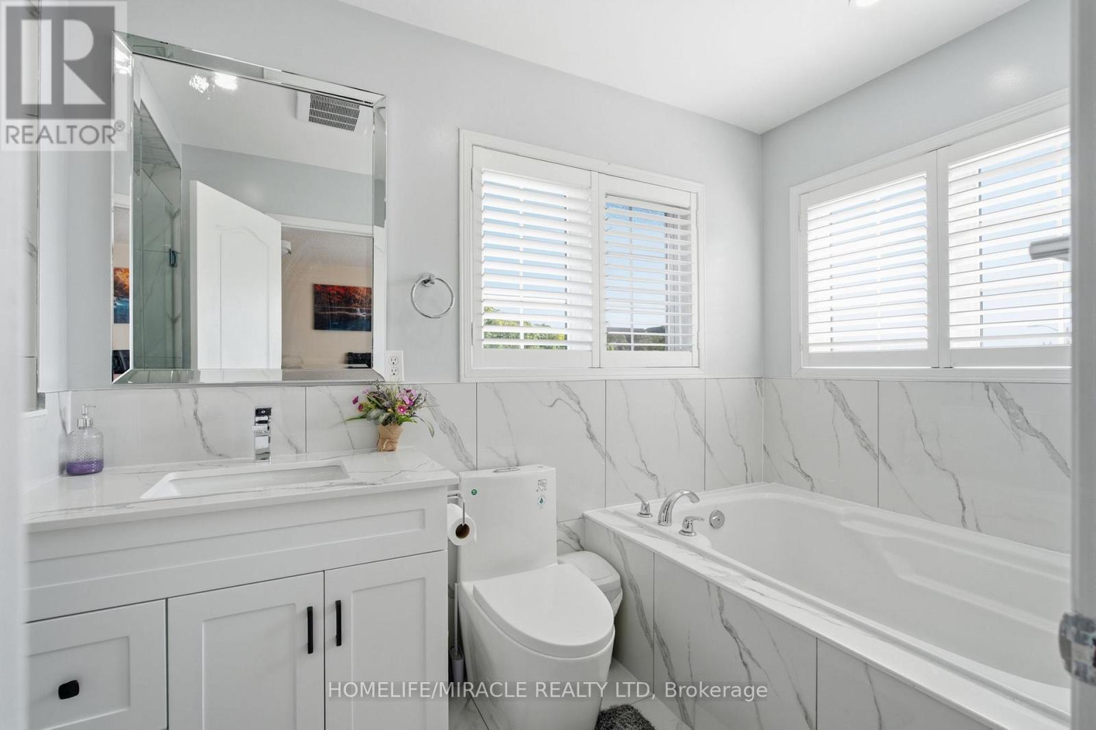 243 Venice Gate Drive, Vaughan, Ontario  L4H 0G1 - Photo 24 - N13703156