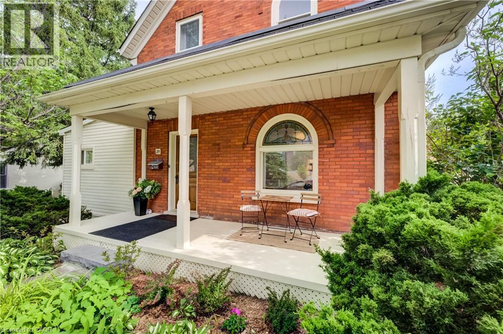 25 Central Street, Waterloo, Ontario N2L 3A5 - Photo 4 - 40844069