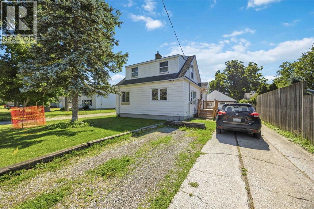 2012 Wayne Avenue, Sarnia, Ontario  N7T 7Y9 - Photo 2 - 26015147