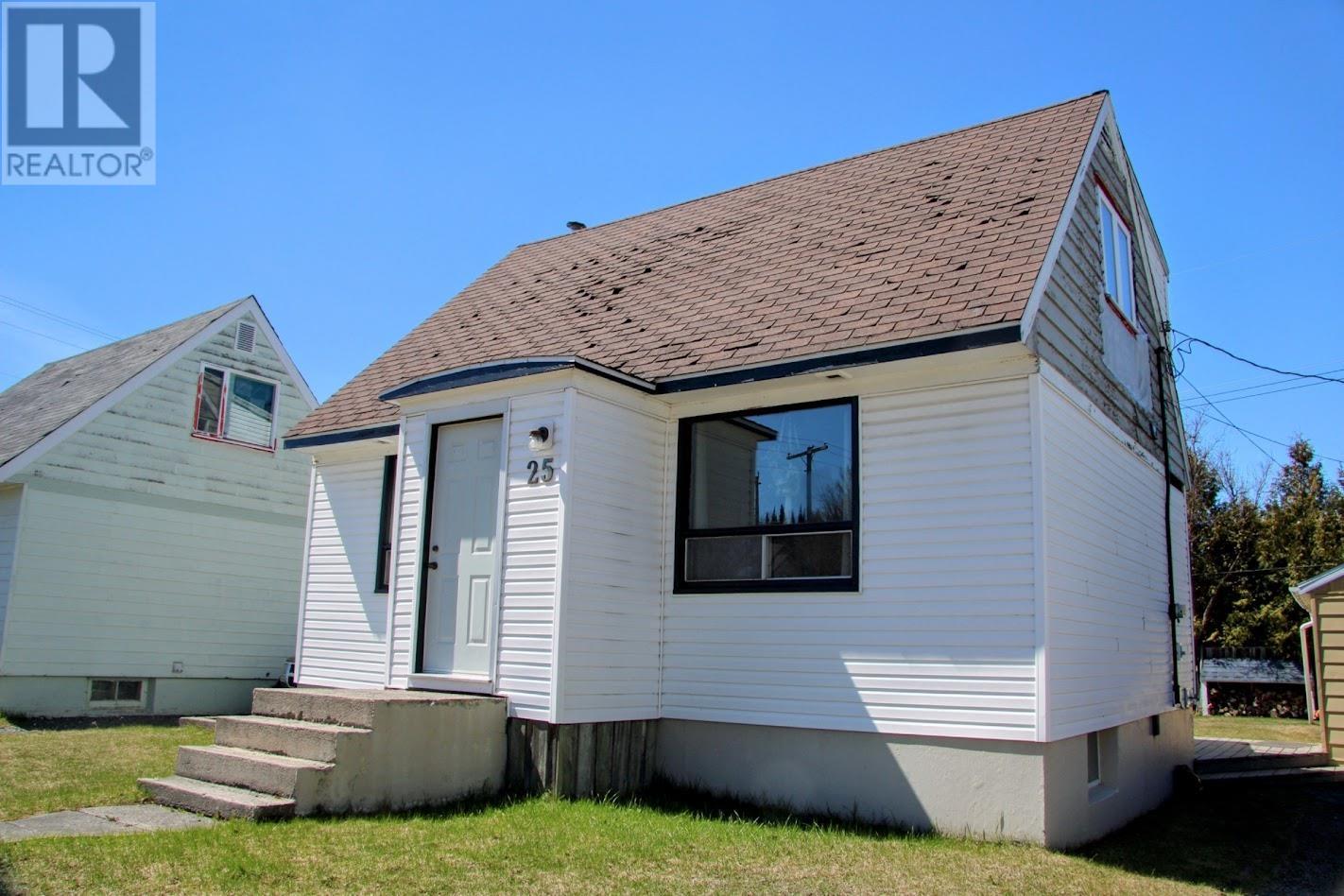25 Neebig AVE, Manitouwadge, Ontario