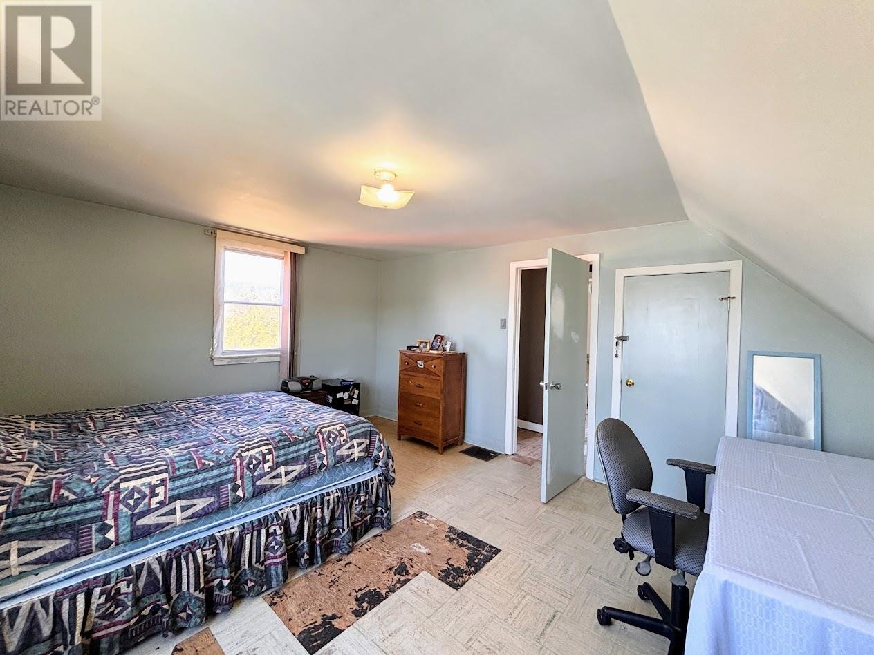 25 Neebig Ave, Manitouwadge, Ontario  P0T 2C0 - Photo 14 - TB2601146