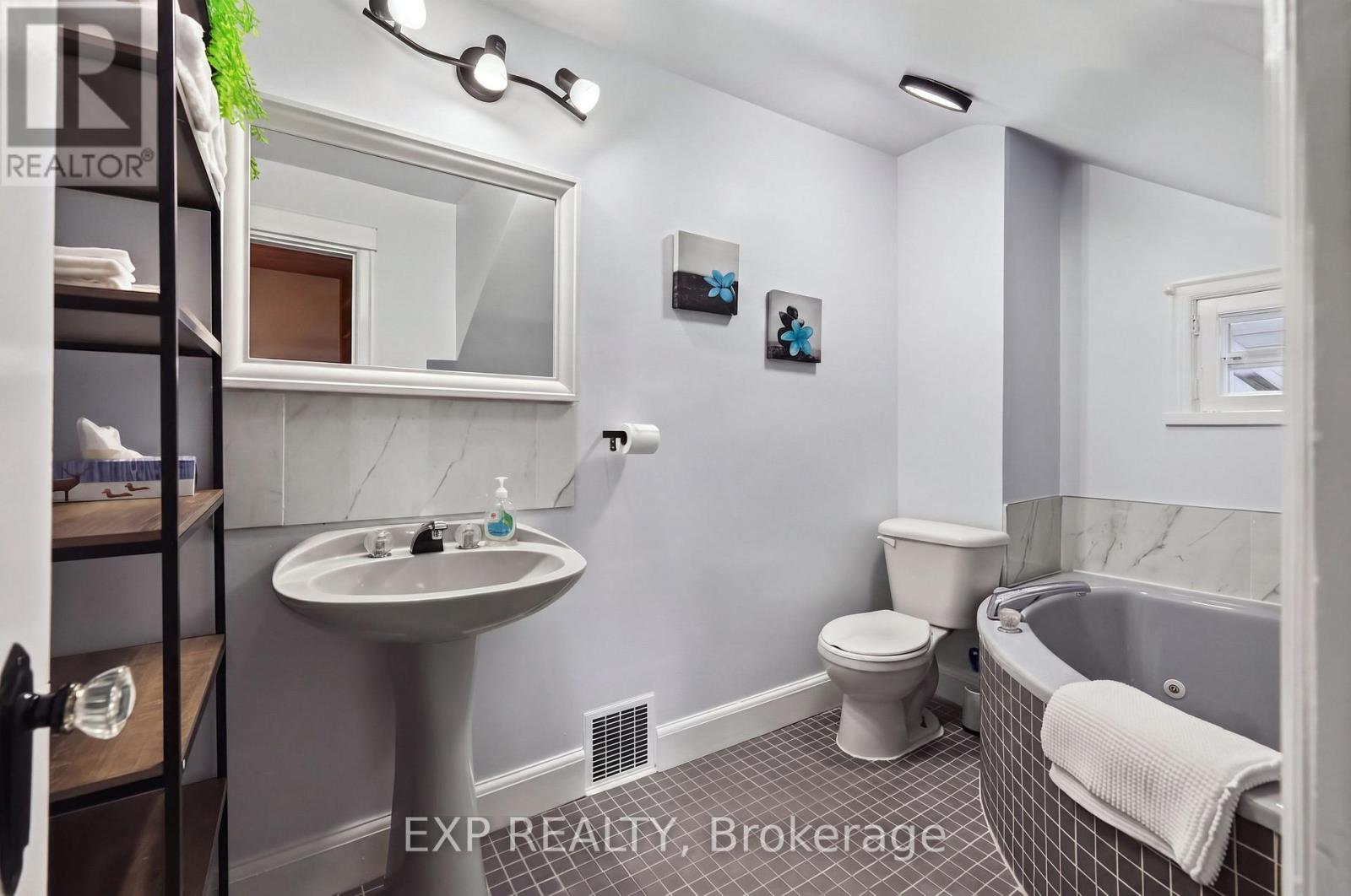 1220 Collins Avenue, Ottawa, Ontario  K1V 6E1 - Photo 25 - X13705760