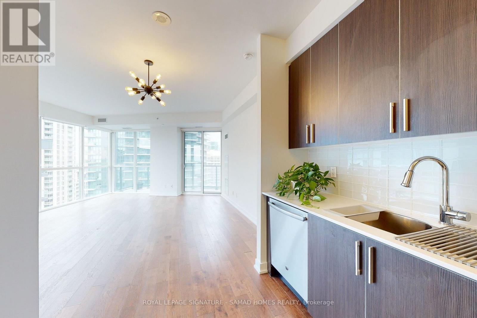 1712 - 20 Bruyeres Mews, Toronto, Ontario  M5V 0G8 - Photo 11 - C13705716