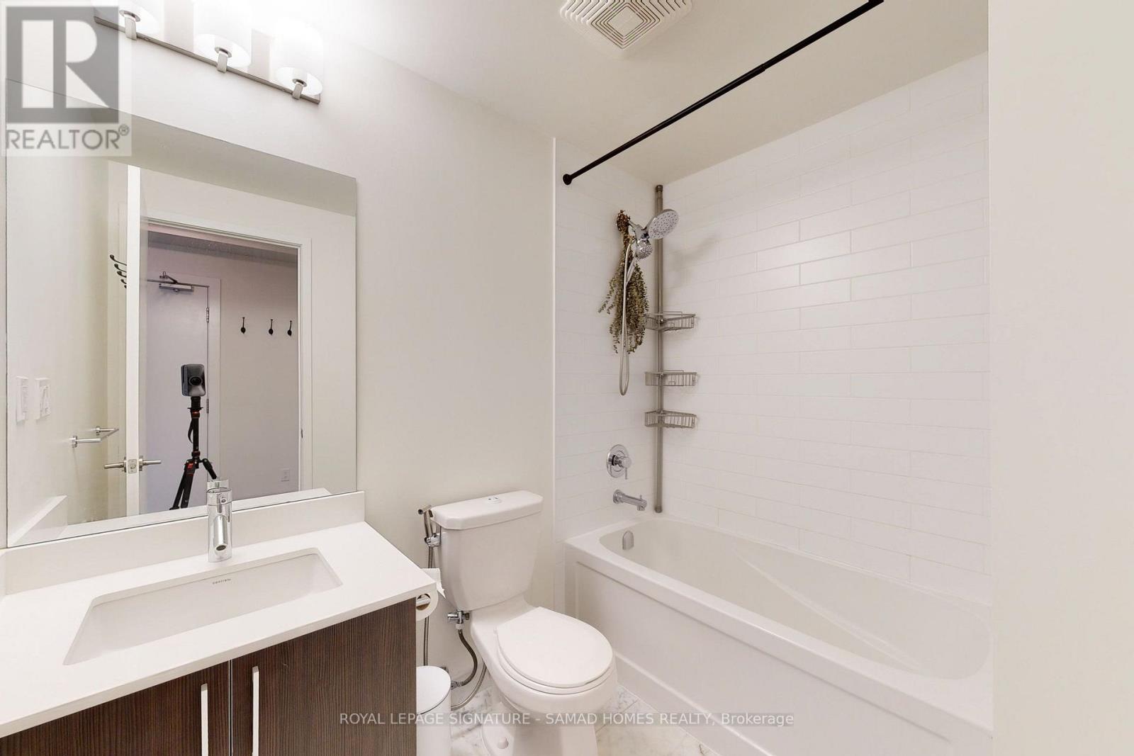 1712 - 20 Bruyeres Mews, Toronto, Ontario  M5V 0G8 - Photo 6 - C13705716