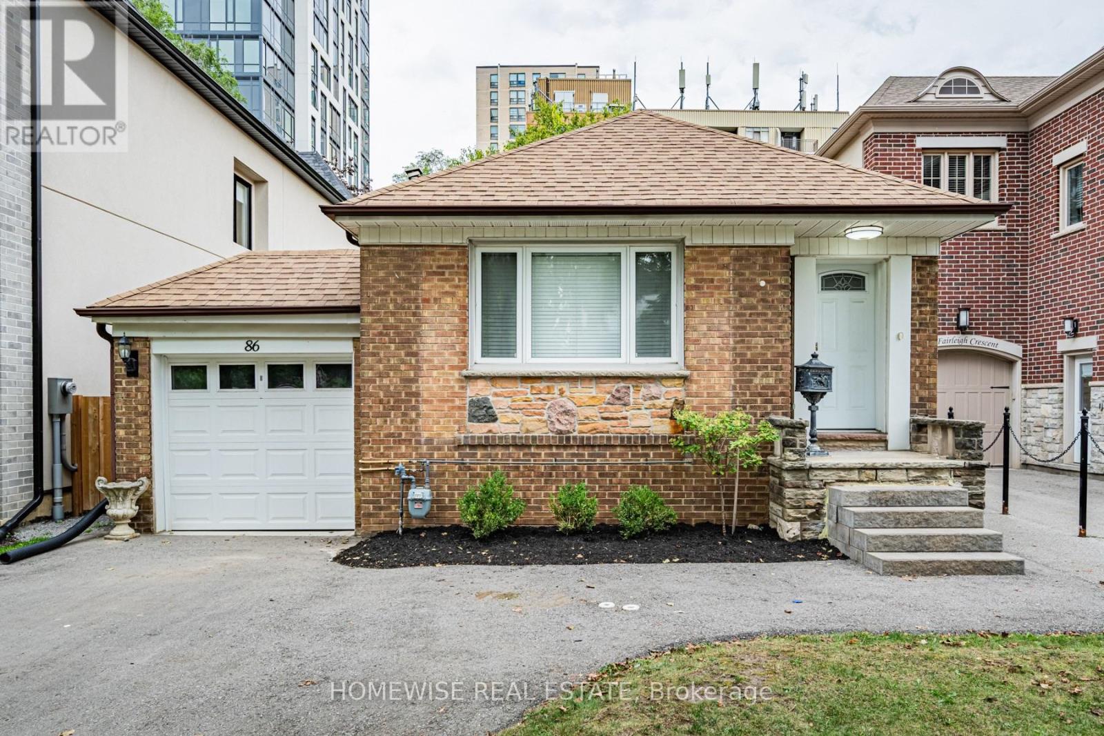 86 FAIRLEIGH CRESCENT, Toronto, Ontario