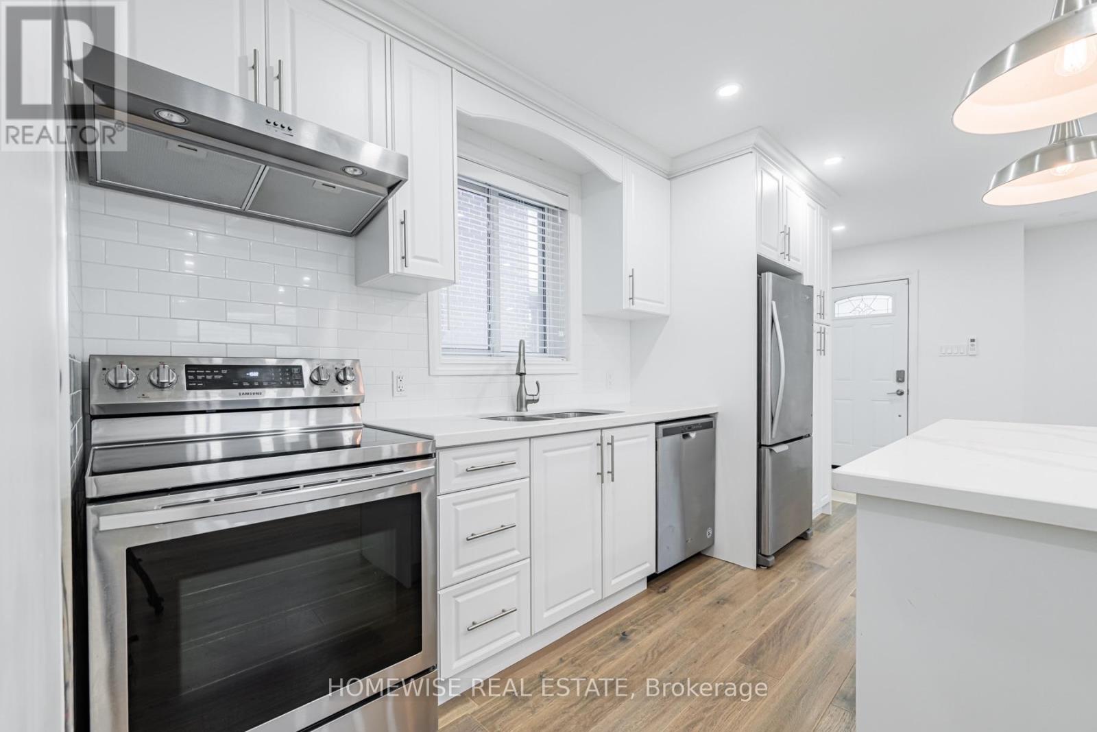 86 Fairleigh Crescent, Toronto, Ontario  M6C 3R9 - Photo 12 - C13705796