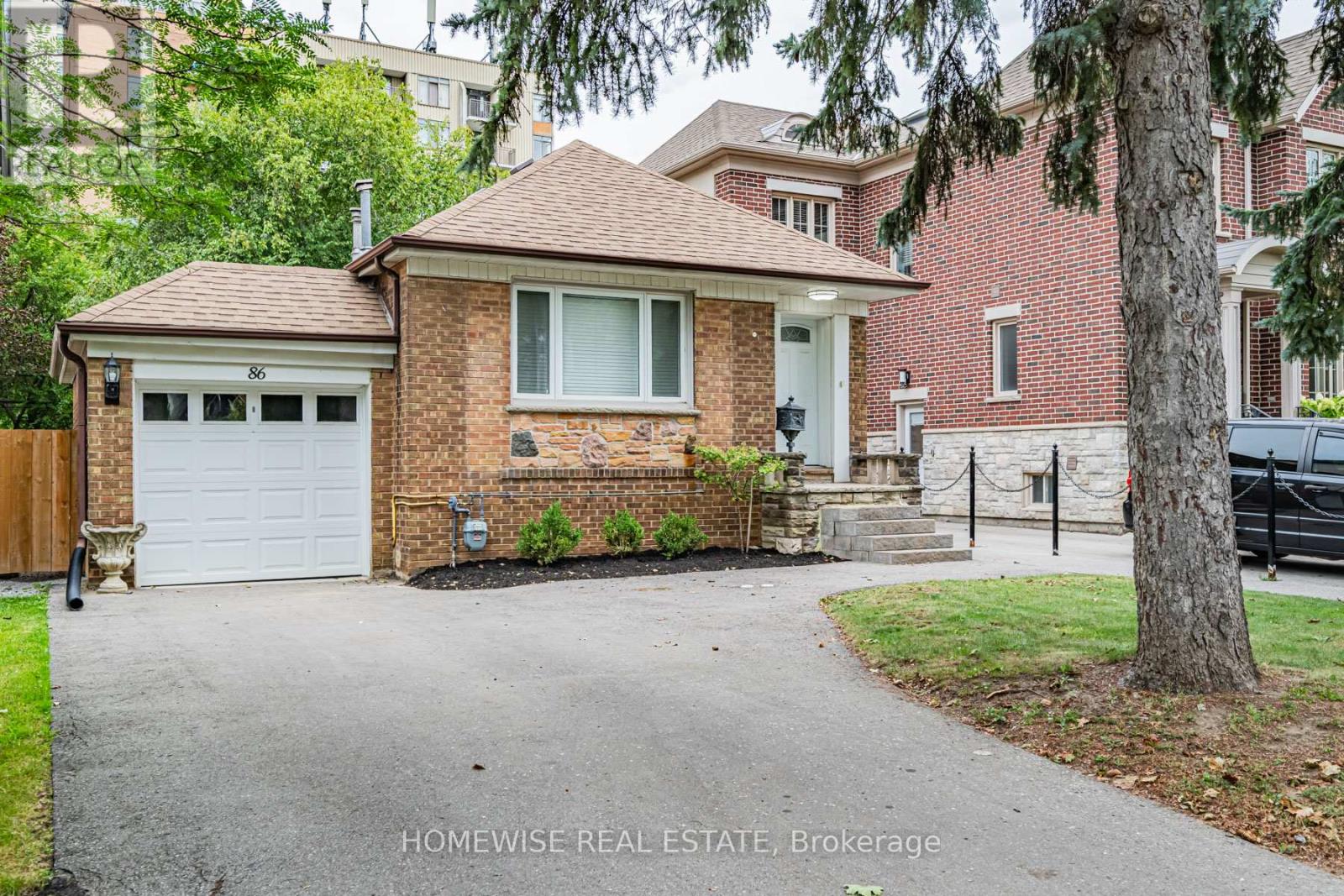 86 Fairleigh Crescent, Toronto, Ontario  M6C 3R9 - Photo 3 - C13705796