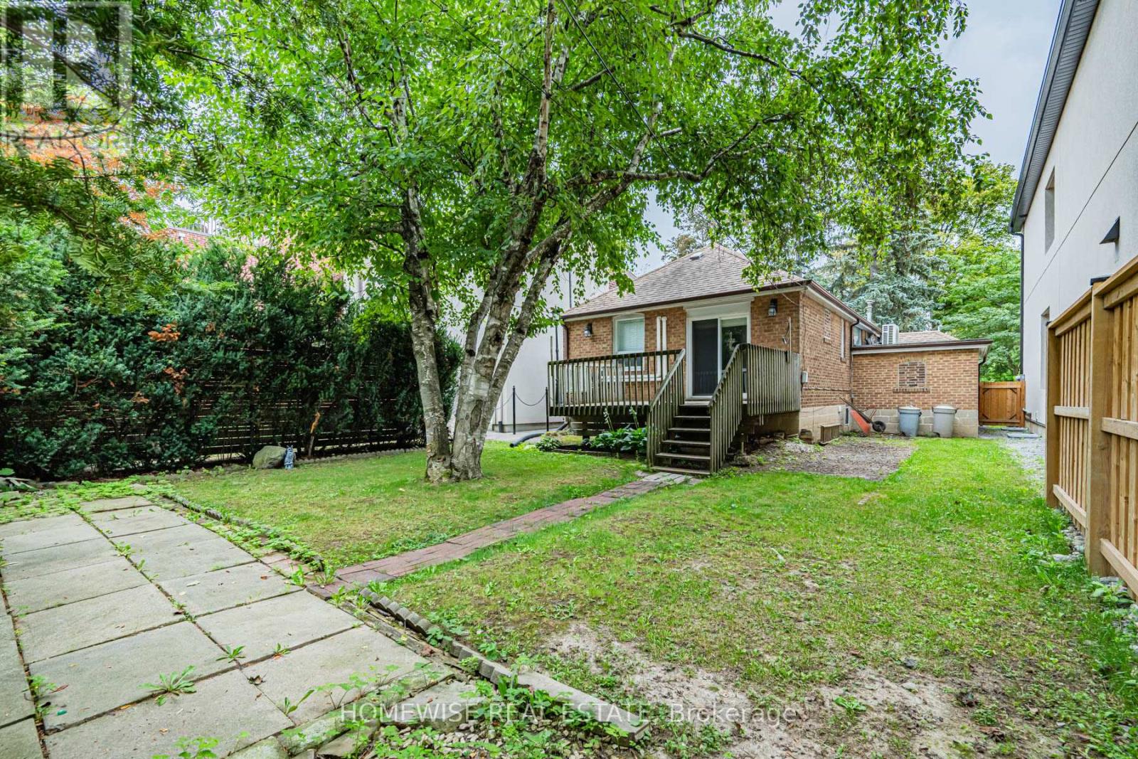 86 Fairleigh Crescent, Toronto, Ontario  M6C 3R9 - Photo 34 - C13705796
