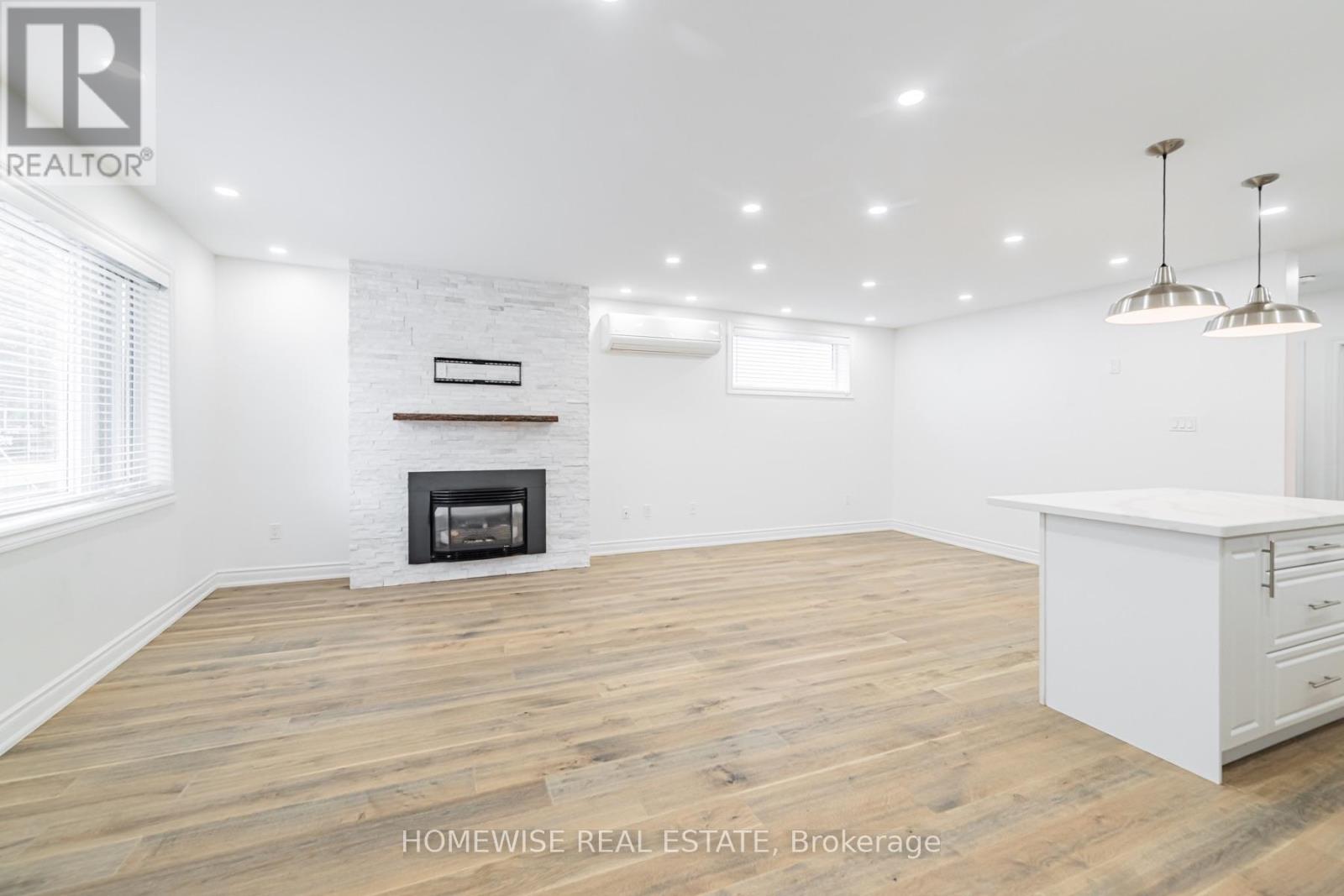 86 Fairleigh Crescent, Toronto, Ontario  M6C 3R9 - Photo 4 - C13705796